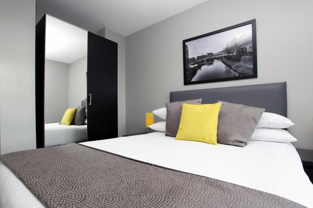 The City Warehouse Aparthotel Манчестер Экстерьер фото