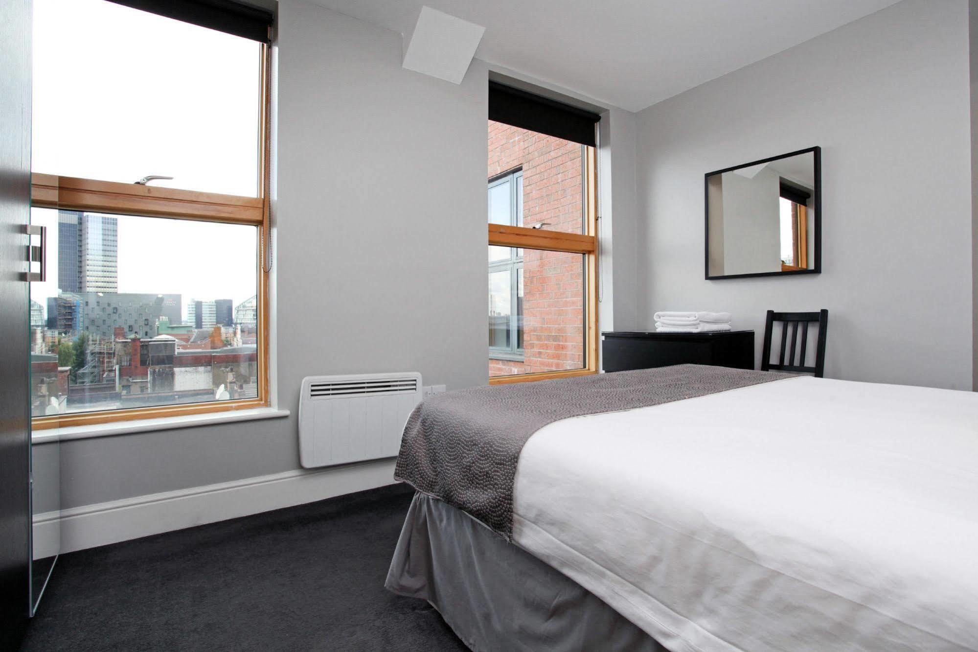 The City Warehouse Aparthotel Манчестер Экстерьер фото